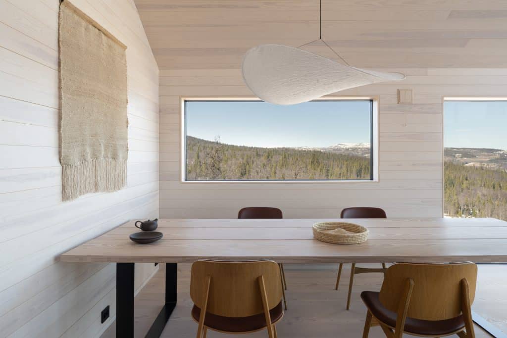 Giljes vindu med nesten usynlig karm